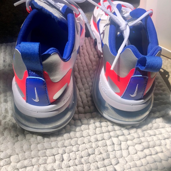 Like New Nike Women’s Air Max 270 - Picture 2 of 8